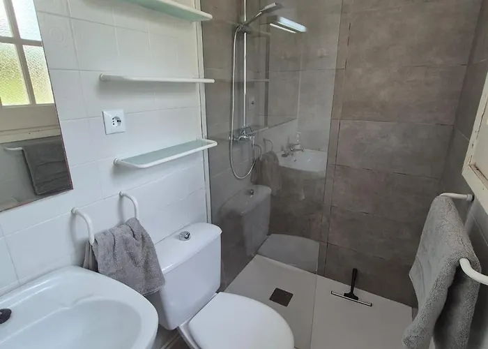 2 Bed 10min Walk To Apartman