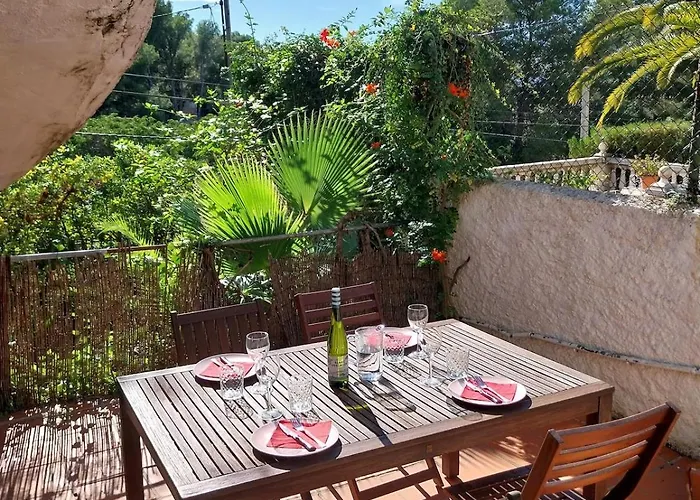 2 Bed 10min Walk To Apartman *